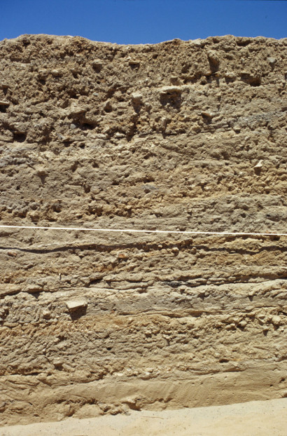 Stratigraphic section of the industrial layers.