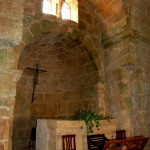 L'altare e l'abside della chiesa di san Giovanni di Sinis.